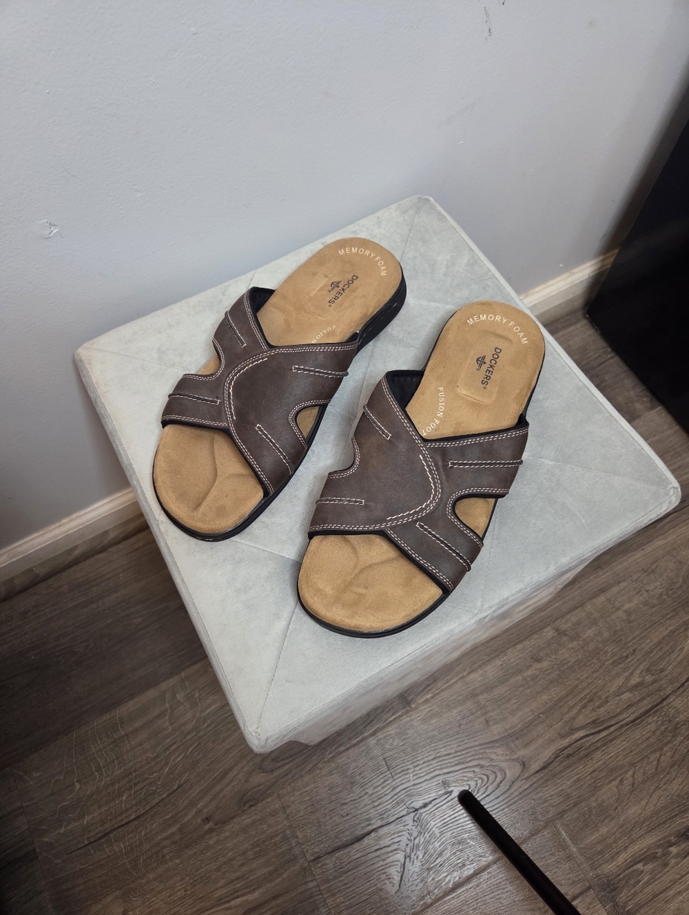 Dockers Men’s Brown Sunland  Slide Sandals with Contrast Stitching, Size 12